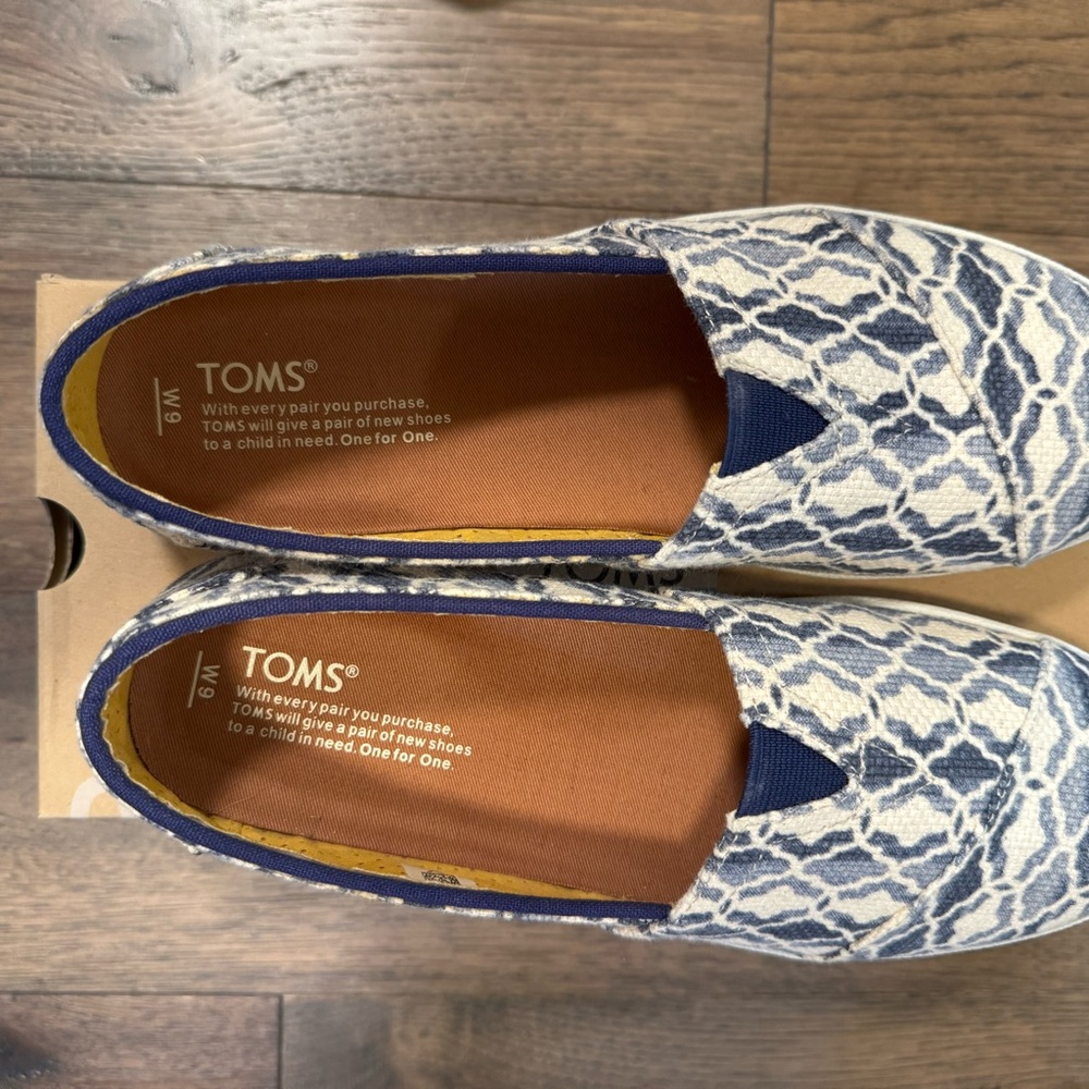 NEW! TOMS Women's Blue Patterned Slip-On Shoes